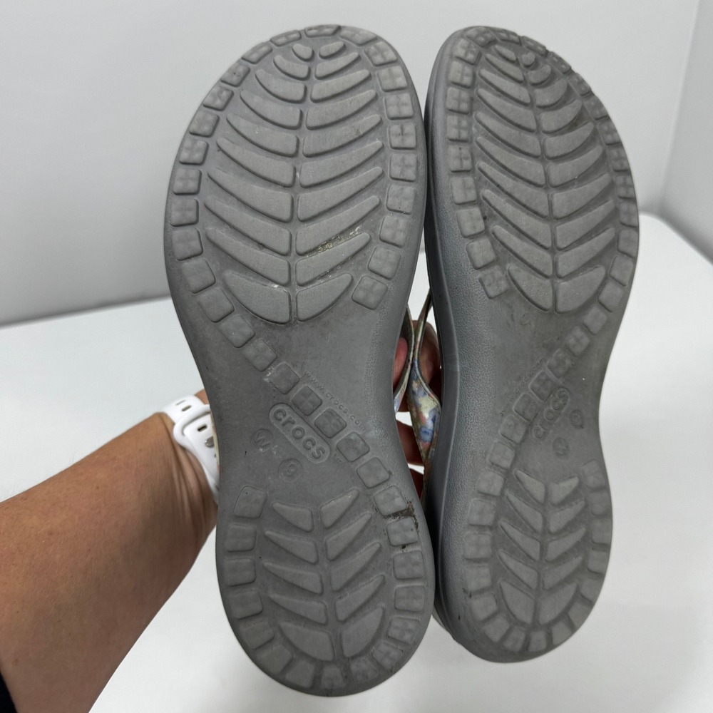 Crocs Capri V Floral Flip Flops Grey Multi Color Straps Sandals Womens 9 - Picture 5 of 7